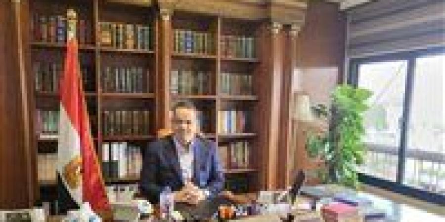 عصام
      هلال:
      لقاء
      السيسي
      وبوتين
      يسهم
      في
      تعزيز
      العلاقات