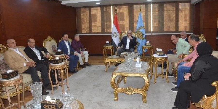 لقاءات دورية مع النواب لتلبية تطلعات المواطنين