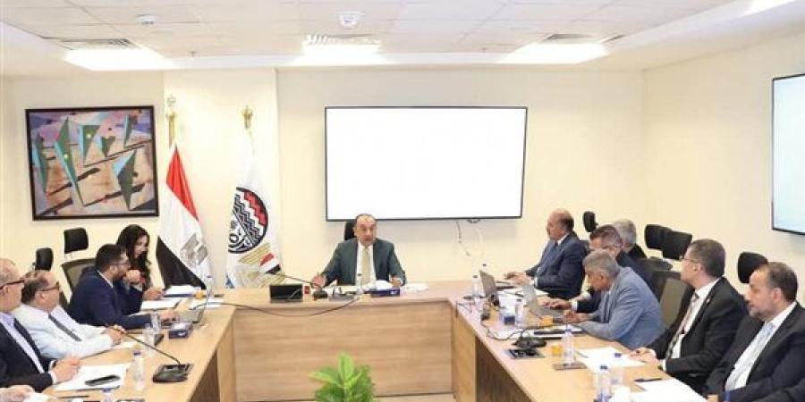 وزير
      قطاع
      الأعمال:
      صناعة
      الدواء
      ...