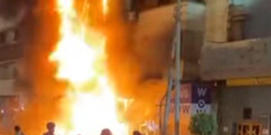 نشوب
      حريق
      هائل
      في
      مطعم
      شهير
      بمنطقة
      مصر
      الجديدة