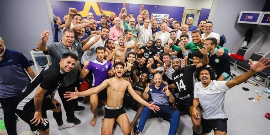 محمد
      الإتربي
      يهنئ
      فريق
      البنك
      ...