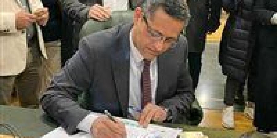 نقيب
      الصحفيين
      يوضح
      أسباب
      اعتراضه
      على
      بعض
      مواد
      مشروع
      قانون
      تنظيم
      الفتوى