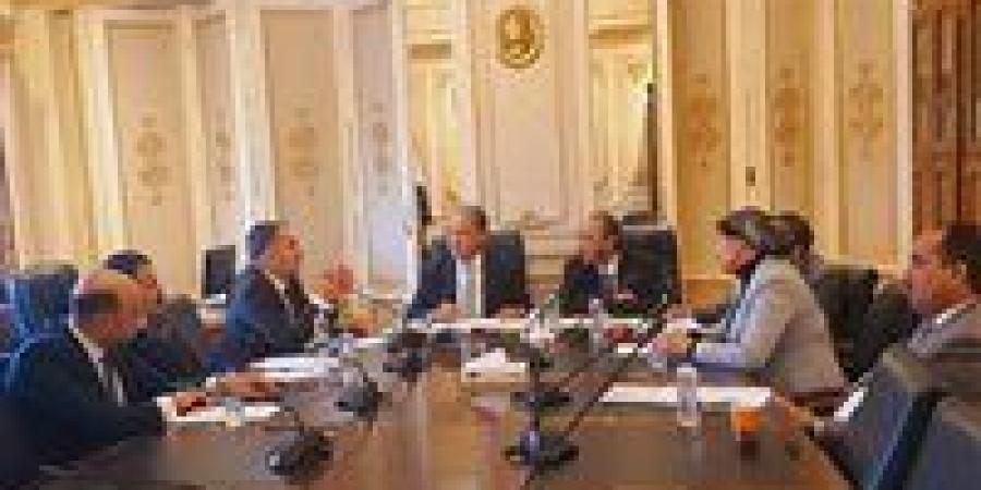 بحضور
      وزير
      الاستثمار..
      أفريقية
      النواب
      تبحث
      غدا
      رؤية
      الوزارة
      لزيادة
      حجم
      الصادرات
      المصرية
      إلى
      دول
      القارة
      الإفريقية 