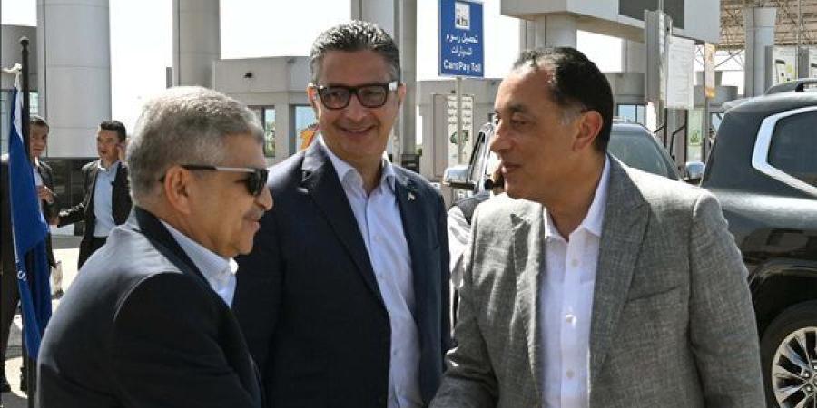 رئيس
      الوزراء:
      تطوير
      المواني
      والمناطق
      الصناعية
      ركيزة
      أساسية
      لتعزيز
      تنافسية
      الاقتصاد
      الوطني
      وجذب
      الاستثمارات