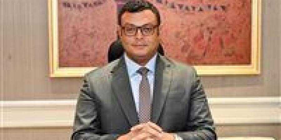وزير
      الإسكان
      يتفقد
      سير
      العمل
      بمشروعات
      التطوير
      بمارينا
      وكومبوند
      مزارين
      بالعلمين
      الجديدة