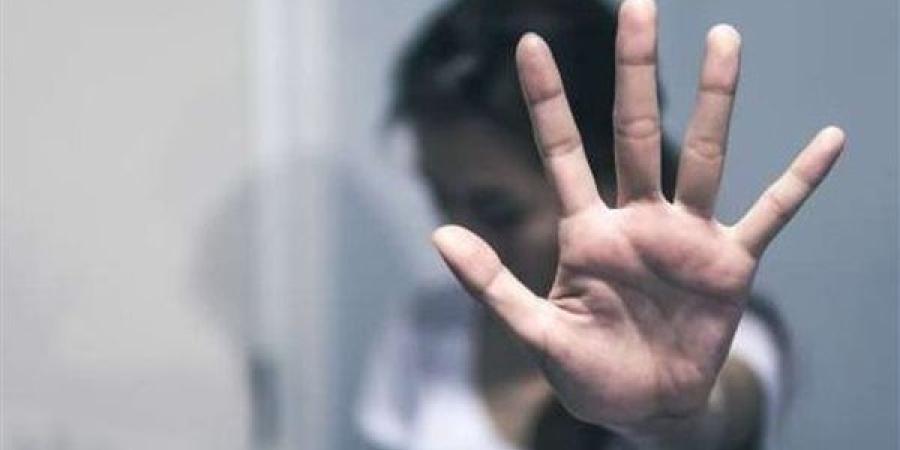 بعد
      تعديه
      على
      طالبة..
      الأمن
      يقبض
  ...