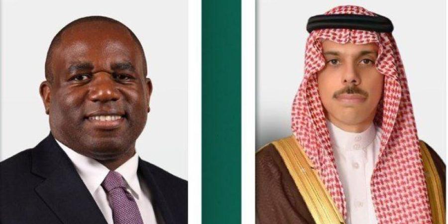 فيصل
      بن
      فرحان
      يتلقى
      اتصالاً
      هاتفيًا
      من
      وزير
      خارجية
      المملكة
      المتحدة
