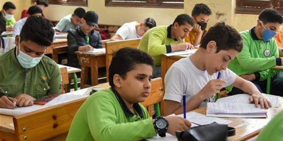 جدول
      امتحانات
      الصف
      الرابع
      ...