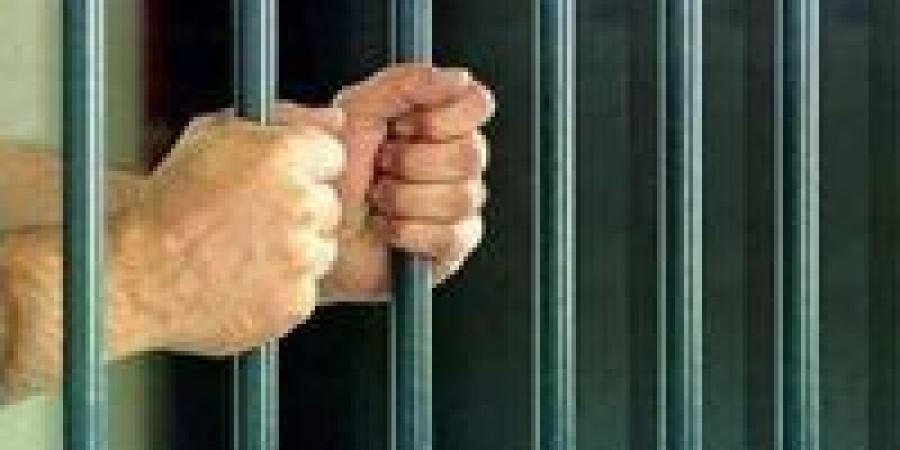 الأقصر..
      الإعدام
      شنقًا
      لمتهم
      بخطف
      وهتك
      عرض
      طفل