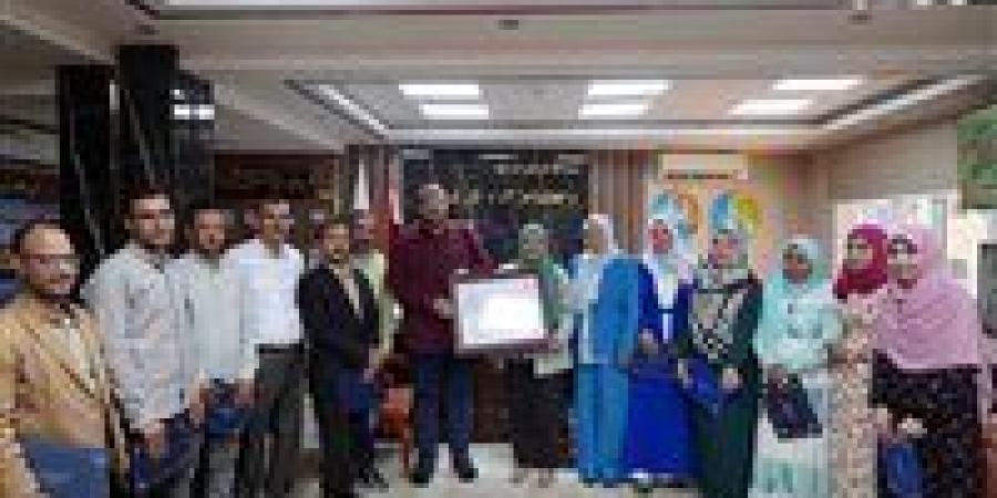 لحصولهم
على
المركز
الأول..مياه
سوهاج
تكرم
العاملين
بادارة
نظم
المعلومات
الجغرافية
والاصول
الفنية