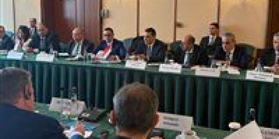 «الخطيب»
      يدعو
      مجتمع
      الأعمال
      الروسي
      لضخ
      المزيد
      من
      الاستثمارات
      في
      مصر