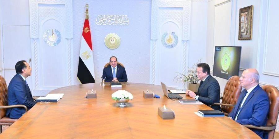 الرئيس السيسي يجتمع مع رئيس الحكومة ووزير الصحة ويستعرض المشروع القومي لبناء الإنسان