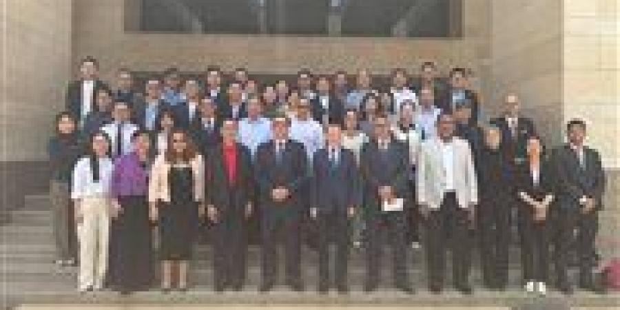 «التمثيل
      التجاري»
      يعرض
      الفرص
      المتاحة
      بقطاع
      الغزل
      والنسيج
      أمام
      37
      مستثمر
      صيني