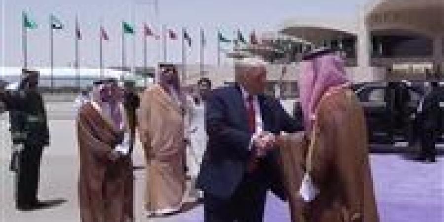 الرئيس
      الأمريكي
      يغادر
      الرياض
      متوجها
      إلى
      قطر
