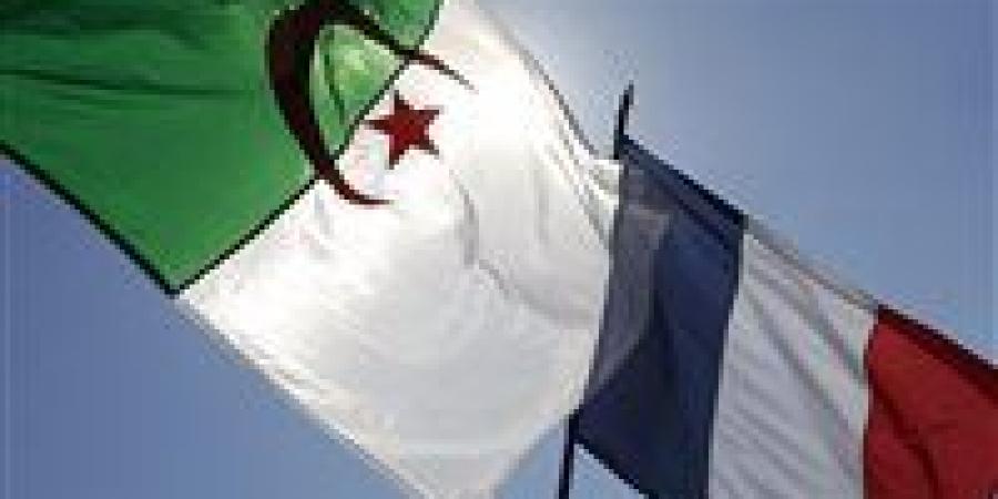 تصعيد
      فرنسي..
      باريس
      تطرد
      مسؤولين
      جزائريين