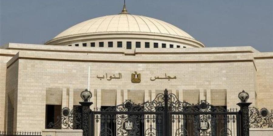 أول
      تعليق
      من
      محافظ
      أسوان
      على
      عدم
      وجود
      عربات
      نقل
      جماعي
