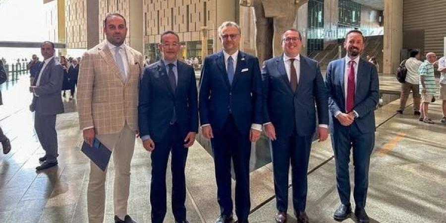 المتحف
      المصري
      الكبير
      يستقبل
      كبير
     ...