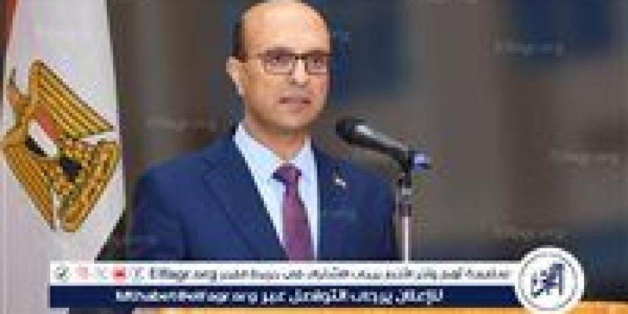 رئيس
      جامعة
      أسيوط:
      حريصون
      على
      دعم
      التحول
      الرقمي
      لتحقيق
      التنمية
      المستدامة
