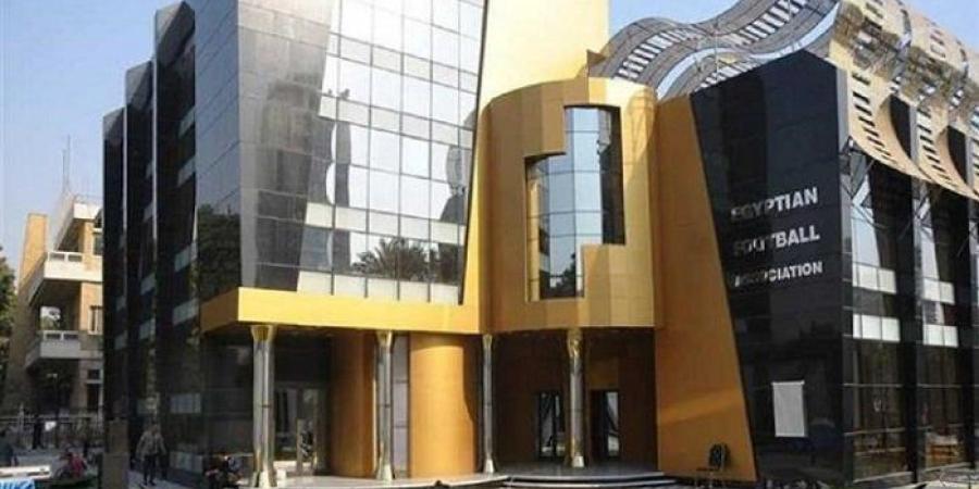 تأجيل
      اجتماع
      الأندية
      مع
      اتحاد
      الكرة
      إلى
      2
      يونيو