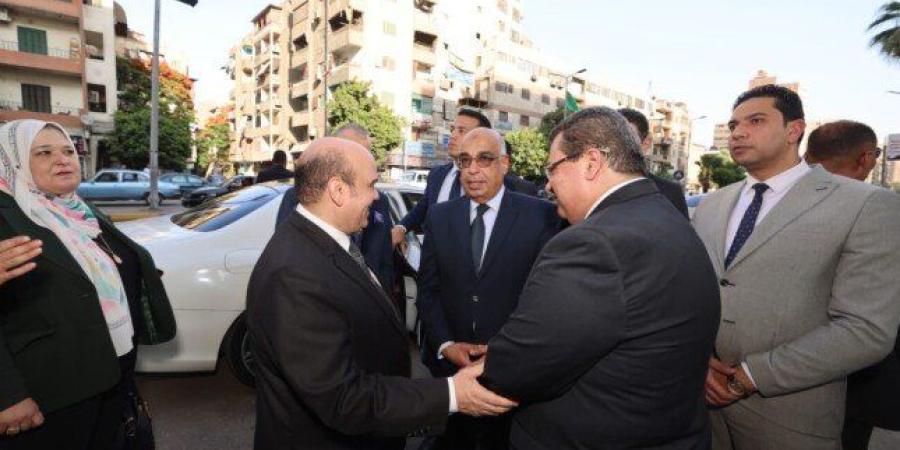وزير
      العدل
      يتفقد
      أعمال
      تطوير
      محكمة
      جنوب
      الجيزة
      الابتدائية