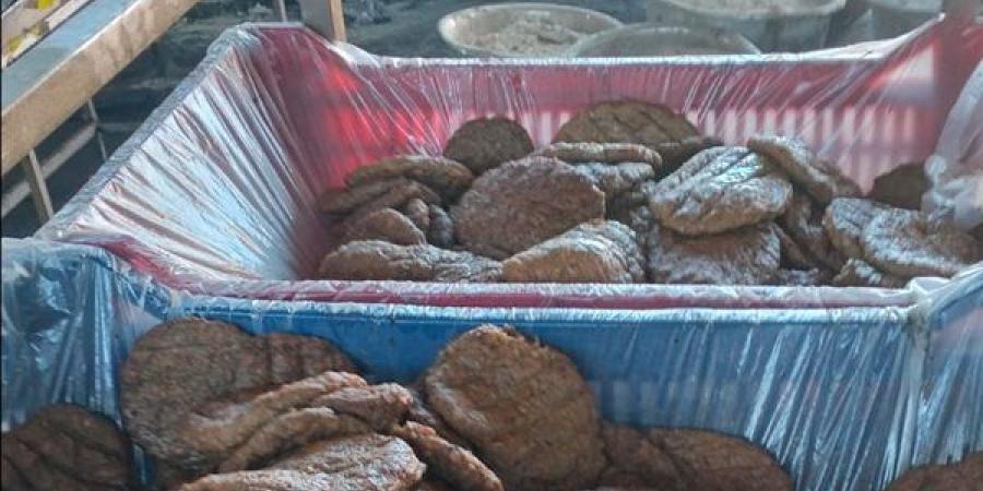 ضبط
      12
      طن
      لحوم
      ومصنعاتها
      غير
      صالحة
      للاستهلاك
      الآدمي في
      الدقهلية