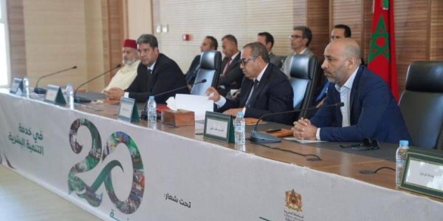 طرفاية: في عيد ميلادها الـ 20.. المبادرة الوطنية للتنمية البشرية بالتعاون مع مؤسسة محمد السادس لإدماج السجناء توزع مشاريع لإعادة الدعم الإجتماعي