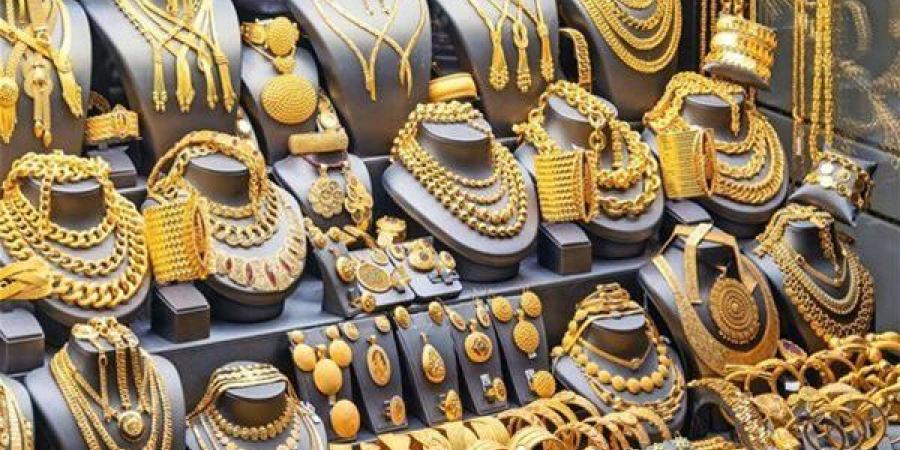 استقرار
      أسعار
      الذهب
      محليًا
      وتراجع
   ...