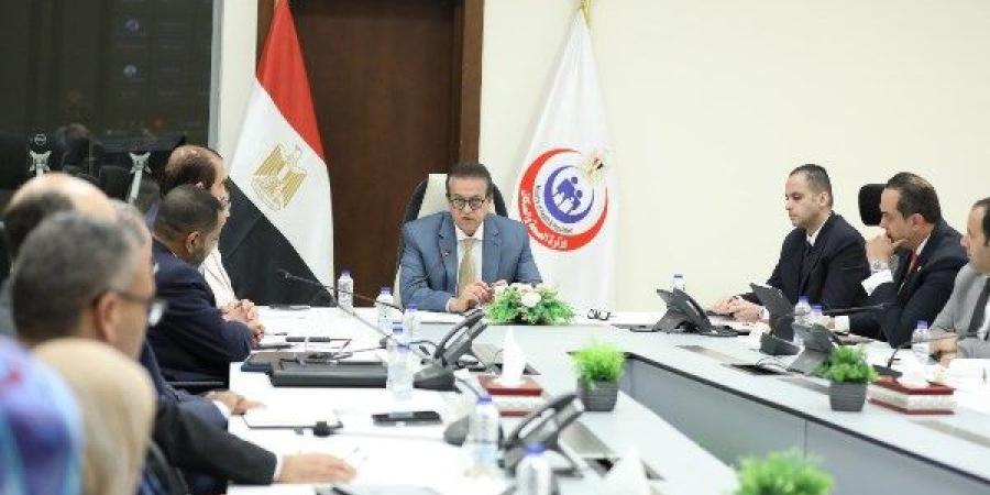 وزير الصحة يناقش خطة التأمين الطبي استعداداً لعيد الأضحى