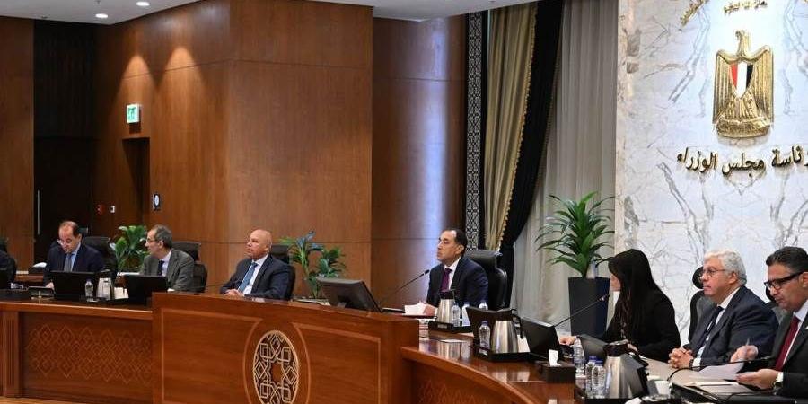 رئيس
      الوزراء
      يترأس
      اجتماع
      المجموعة
 ...