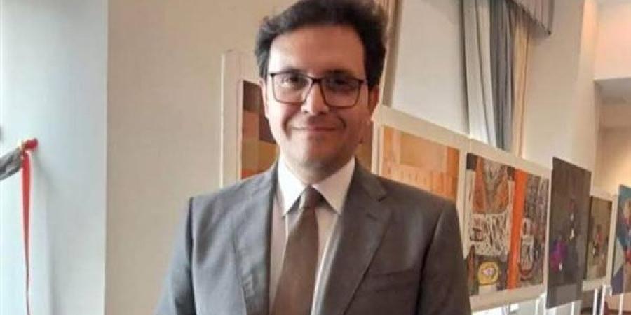 وزير
      الثقافة
      يعلن
      تعليق
      تنفيذ
      ...