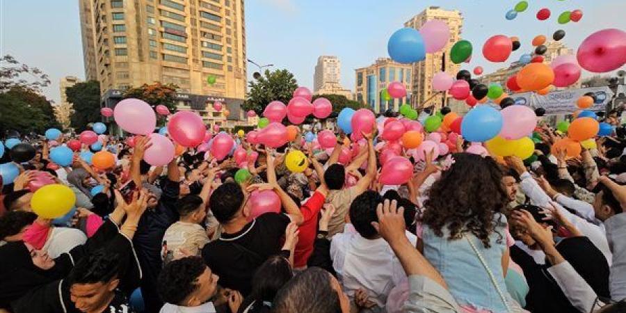 بالصور..
      مظاهر
      الاحتفال
      بعيد
      الأضحى
      من
      محيط
      مسجد
      مصطفى
      محمود