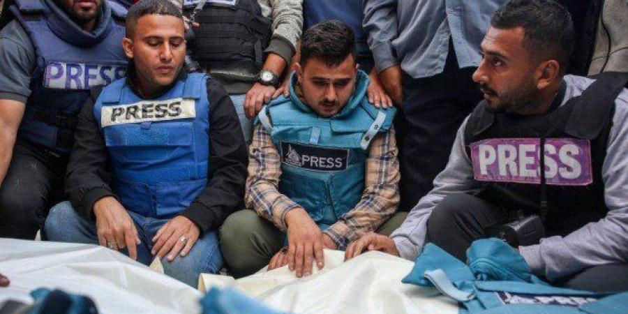ارتفاع
      عدد
      "شهداء
      الصحافة"
      في
      القصف
      الإسرائيلي
      للمستشفى
      المعمداني
      بغزة
      إلى
      4..
      والإجمالي
      224