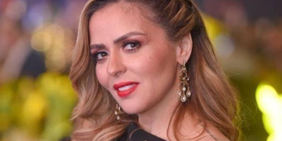مها
      الصغير
      تكشف
      كواليس
      حياتها
      ...