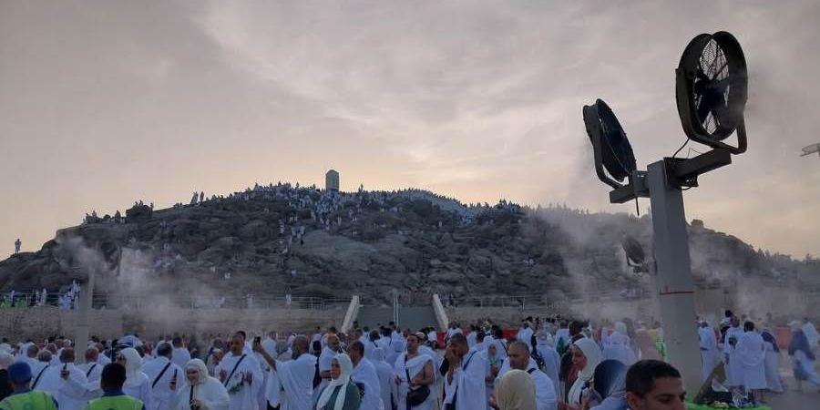 «السياحة»:
      نجاح
      نفرة
      كامل
      حجاج
      السياحة
      إلى
      المزدلفة
      بعد
      انتهاء
      تصعيدهم
      إلى
      عرفات