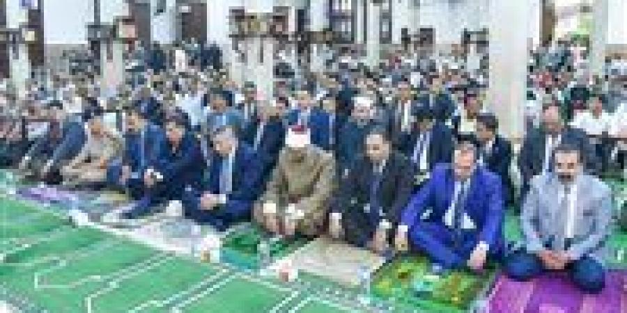 محافظ
      الإسكندرية
      يؤدي
      صلاة
      عيد
      الأضحى
      المبارك
      بمسجد
      سيدي
      جابر
      بنطاق
      حي
      شرق