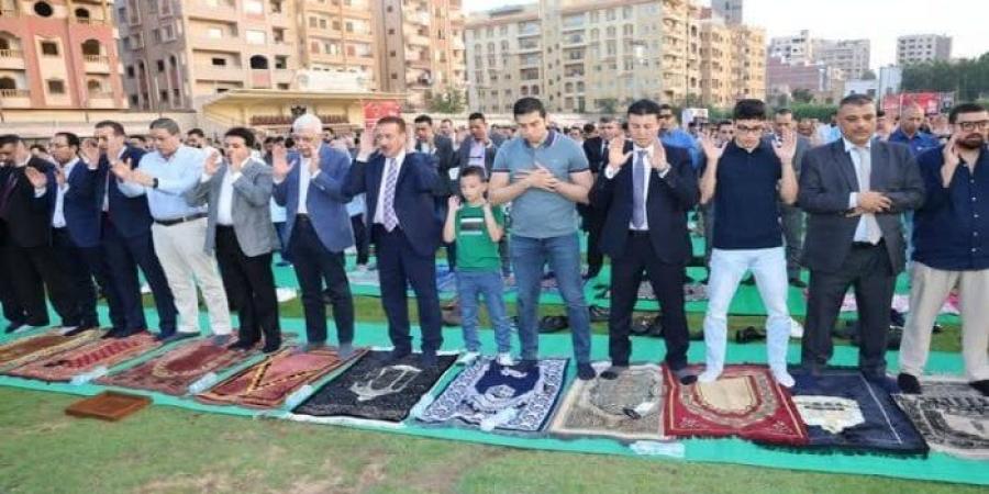 محافظ
      المنوفية
      يؤدى
      صلاة
      عيد
      الأضحى
      بساحة
      جمهورية
      شبين