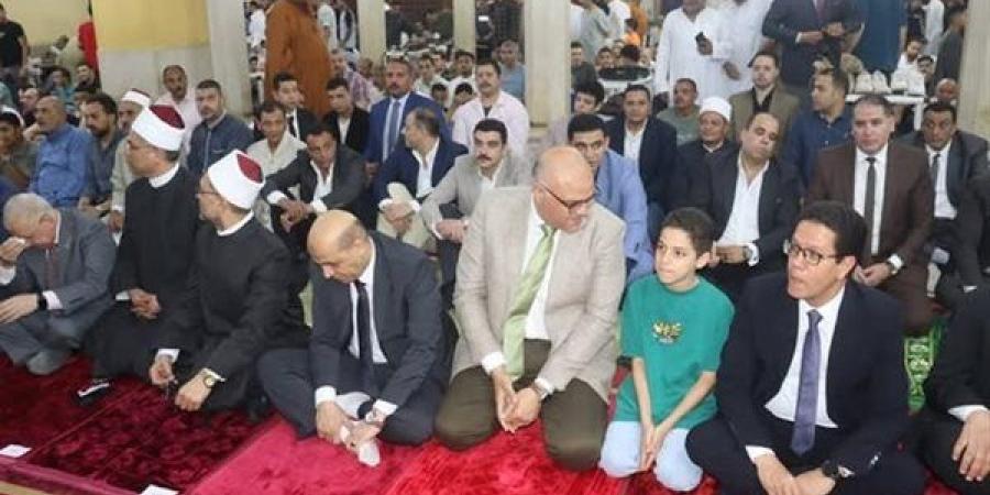 محافظ
      القليوبية
      يؤدي
      صلاة
      عيد
      ...