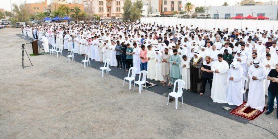 أهل
      الكويت
      يؤدون
      صلاة
      عيد
      الأضحى
      المبارك
      وسط
      أجواء
      روحانية
      مفعمة
      بالإيمان