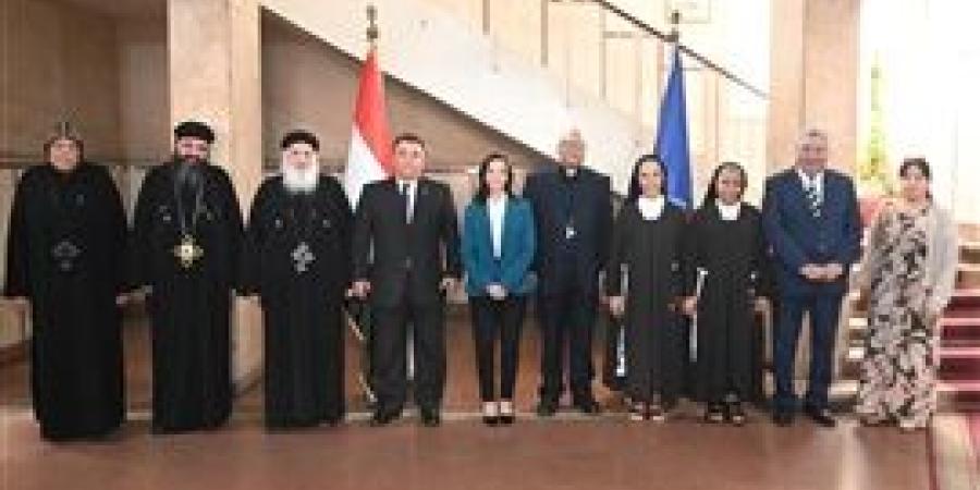 محافظ
      البحيرة
      تستقبل
      بديوان
      عام
      المحافظة
      وفود
      المهنئين
      بعيد
      الأضحى
      المبارك
      من
      القيادات
      التنفيذية
      والدينية