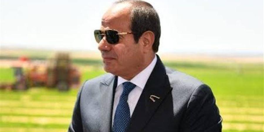 الرئيس
      السيسي
      يهنئ
      الشعب
      المصري
      ...