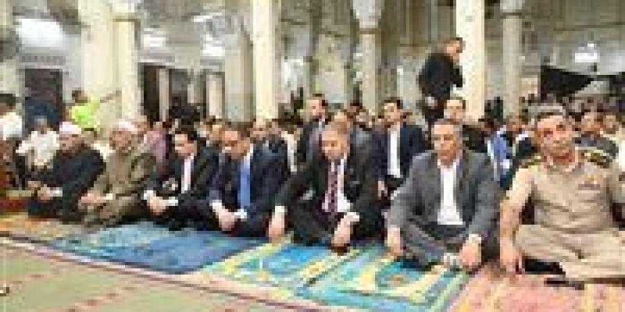 محافظ
      الفيوم
      يؤدي
      صلاة
      عيد
      الأضحى
      المبارك
      بمسجد
      ناصر
      الكبير
