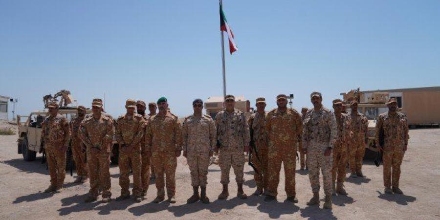 الكويت..
      نائب
      رئيس
      (الأركان)
      يزور
      عددا
      من
      المواقع
      الشمالية
      التابعة
      لقوة
      (واجب
      مبارك)