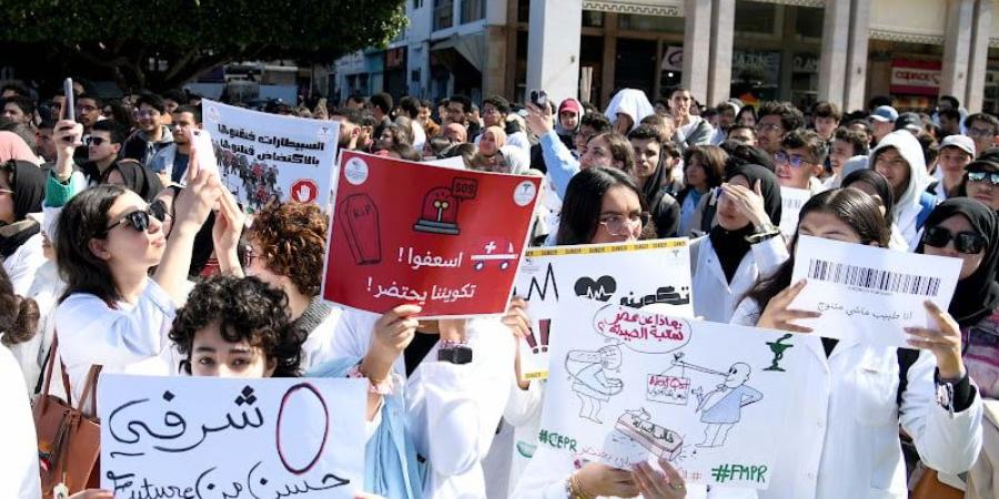 طلبة
      الطب
      بطنجة
      يهددون
      بالتصعيد