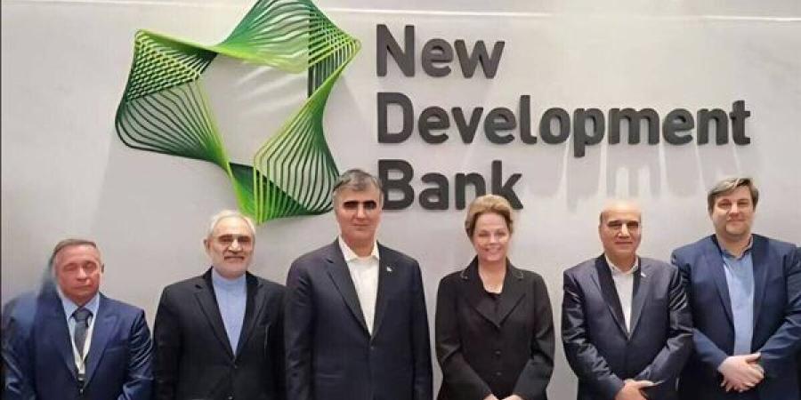 محافظ
      المركزي
      الإيراني
      يبحث
      ...