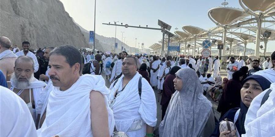 ضيوف
      الرحمن
      يؤدون
      اول
      أيام
      التشريق..
      وتحديات
      في
      التنقل
      ودرجات
      الحرارة