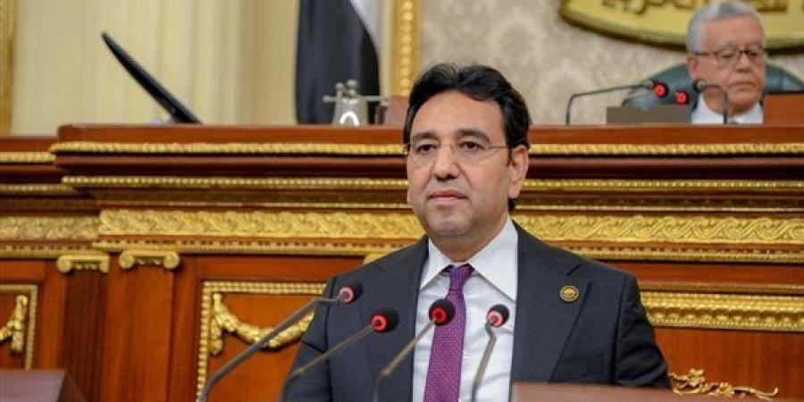 النائب
      أيمن
      محسب
      يطالب
      المجتمع
      ...