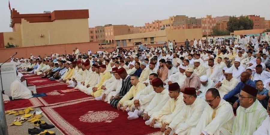 حشد
      غفير
      يملأ
      المصلى
      بمدينة
      تنغير