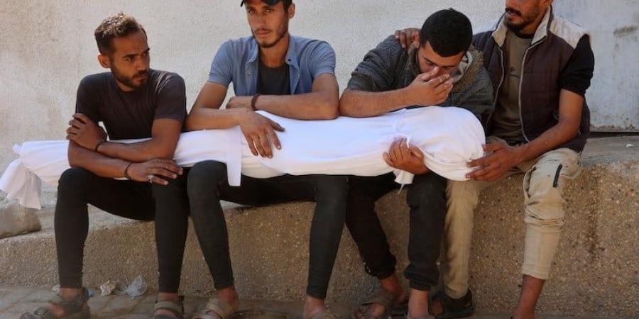 غارات
      تقتل
      عشرات
      الفلسطينيين
      بغزة