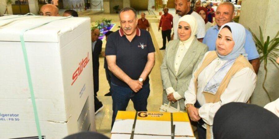 محافظ
      أسيوط
      يسلم
      جهاز
      عروس
      لفتاة
      يتيمة
      ضمن
      جهود
      الدعم
      المجتمعي
