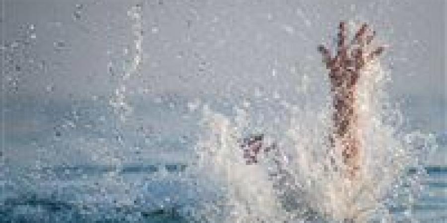 إنقاذ
      شابين
      من
      الغرق
      في
      شاطئ
      بورفؤاد..
      أحدهما
      في
      حالة
      حرجة